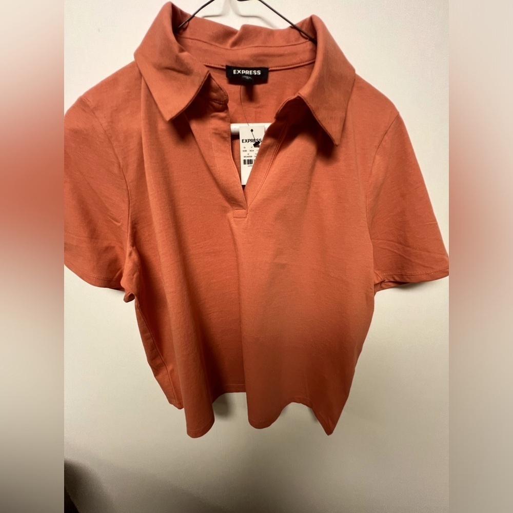 EXPRESS SALMON/PALE ORANGE COLORED SHORT SLEEVE COTTON SHIRT. SIZE M